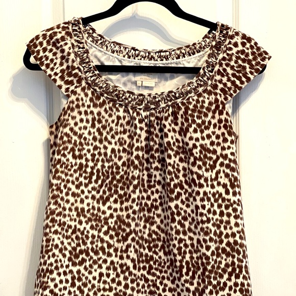 Kate Spade leopard print silk blouse with cap sleeves. - Picture 5 of 5
